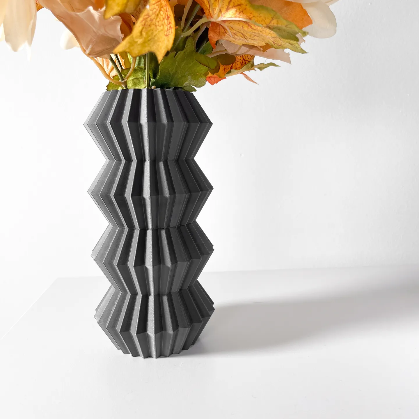 The Jun Flower Vase | Modern & Unique Home Decor for Flower Arrangements - 1103
