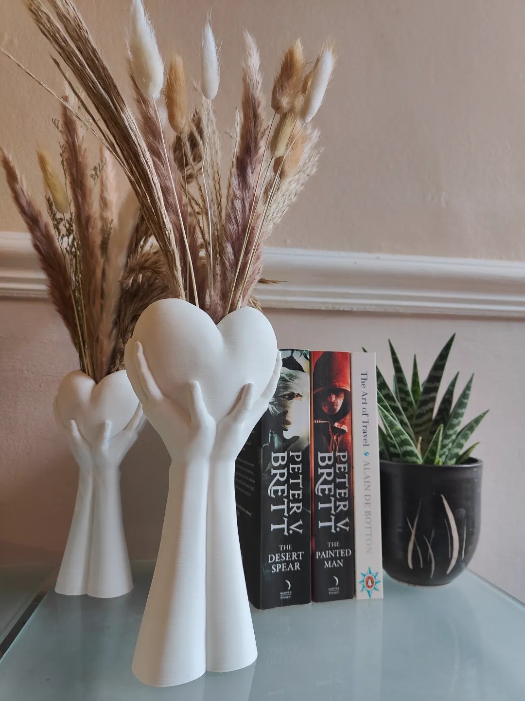 The Heart in Hand Flower Vase | Modern & Unique Home Decor for Flower Arrangements - 1137